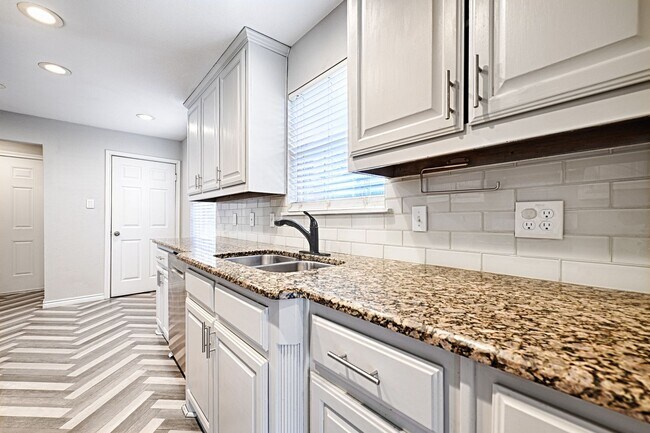 Building Photo - End of Summer Price Reduction!! Beautiful ...