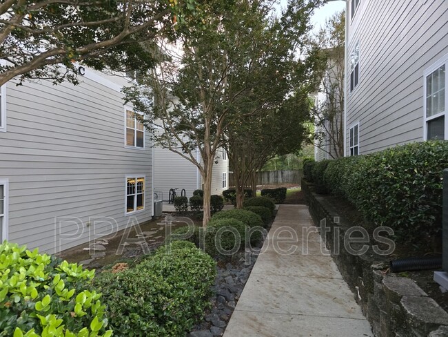 Building Photo - 929 Morreene Rd