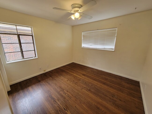 Building Photo - 3 bed move in ready!