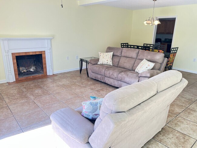 Building Photo - Furnished NMB Three-Bedroom Townhome is less than one mile from the Beach! Available Now!