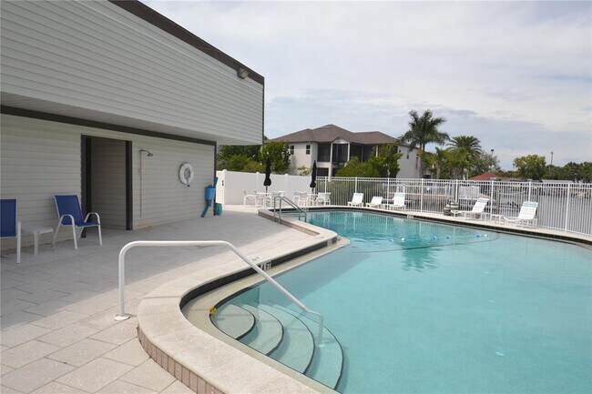 Building Photo - 329 Moorings Cove Dr