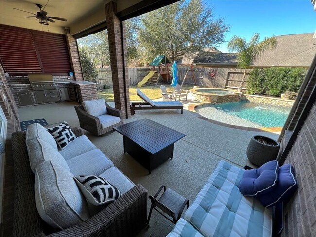Building Photo - 10611 Red Cedar Hollow Dr