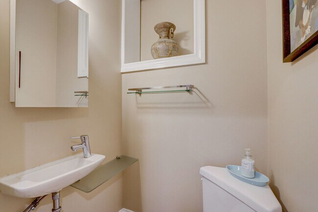 Building Photo - 22 W Ontario St