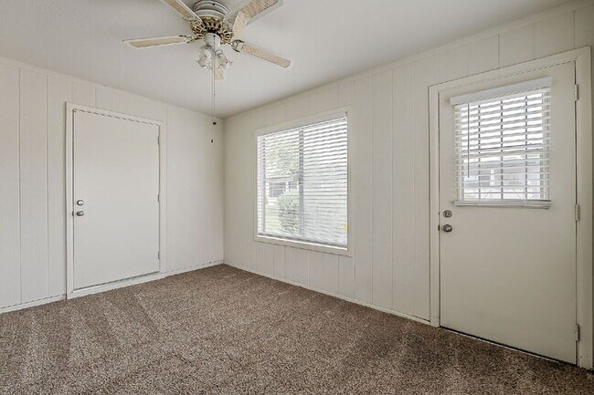 Building Photo - 4328 E Capri Ave