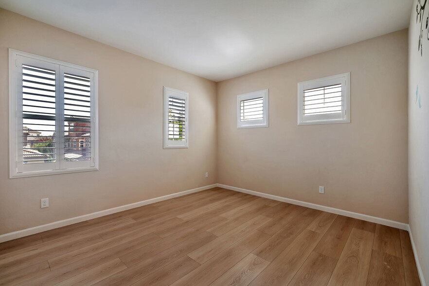 Building Photo - 3343 Vittoria Loop
