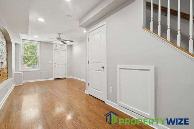 Building Photo - 303 S Washington St