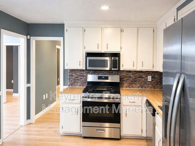 Building Photo - 5088 Ravenwood Dr NE