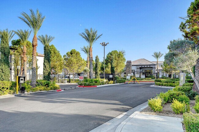 Building Photo - Charming 1 bedroom Condo with full size Ga...