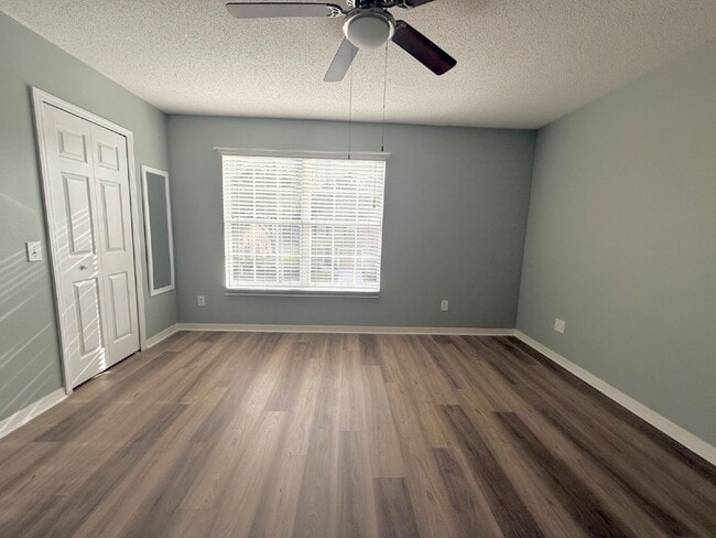 Building Photo - 2-Bed Oasis with 2.5 Baths on Silver Falls...