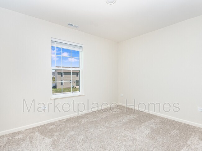 Building Photo - 15014 Quincy Cir