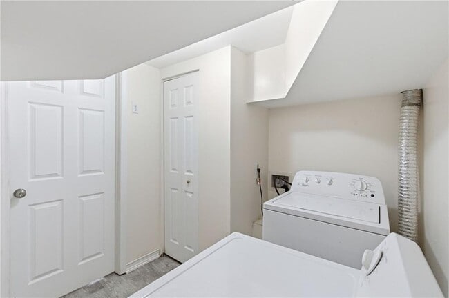Building Photo - 3112 Dove Way