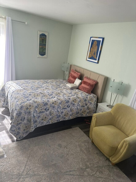 Building Photo - 6169 Knoll Wood Rd