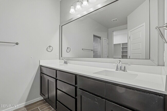 Building Photo - 12869 Clevedon St
