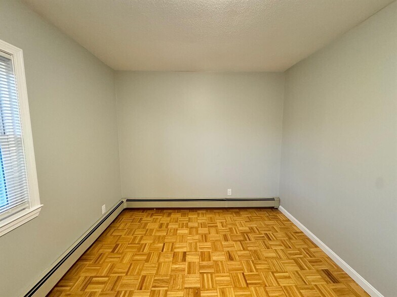 Building Photo - 10 Pearl Street Pl