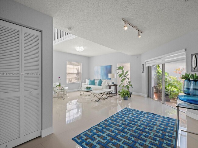 Building Photo - 9908 SW 117th Pl