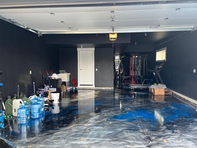 Building Photo - 4940 SE Oakhurst St