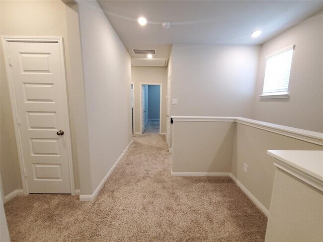 Building Photo - 1526 Beach Oak Dr