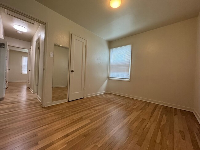 Building Photo - 2 BR in Santa Cruz' Banana Belt