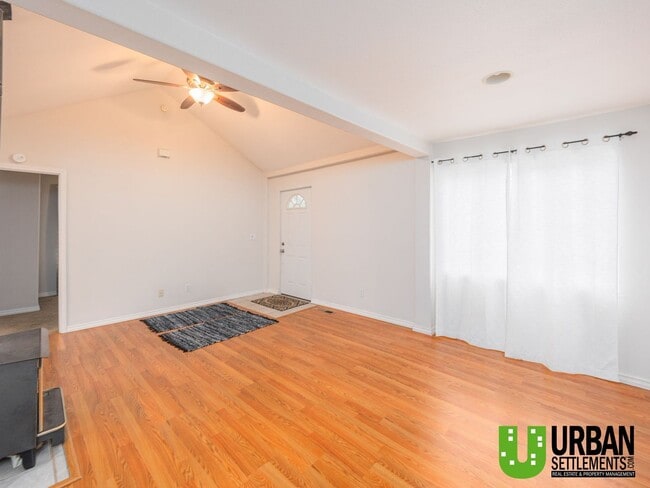 Building Photo - Midtown Coeur d’Alene Gem – Vaulted Ceilings, Large Yard & Prime Location!