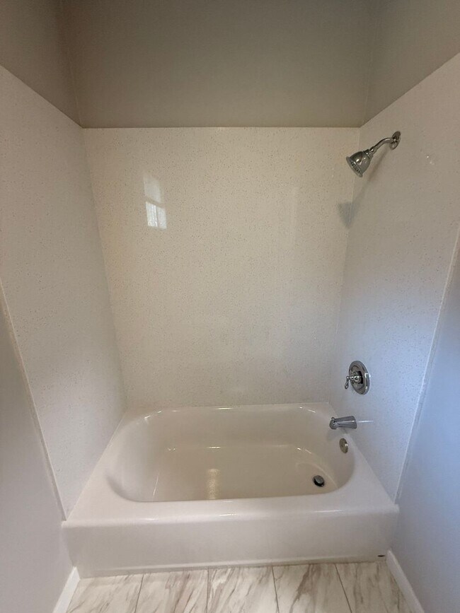 Building Photo - 1330-1334 SW 8th Ave Triplex/crema102-626