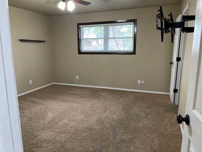 Building Photo - Beautiful 3 Bedroom Home, Zia School District!