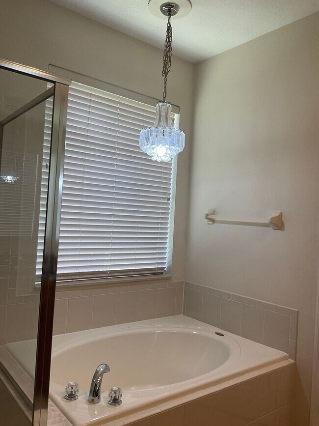 Building Photo - Single family home with 3 bedrooms, 2.5 ba...