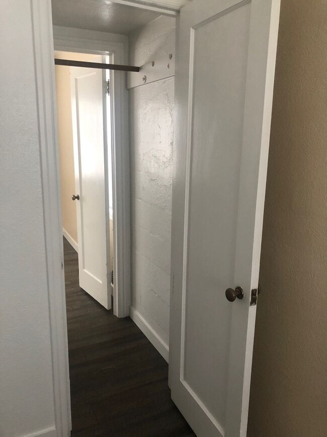 Building Photo - 3-Bedroom 1-Bath (A/C) Private Back Yard - Garage $1,875 (Albany)