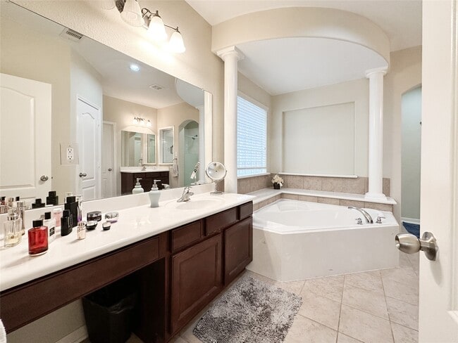 Building Photo - 6118 Coastal Grove Ln