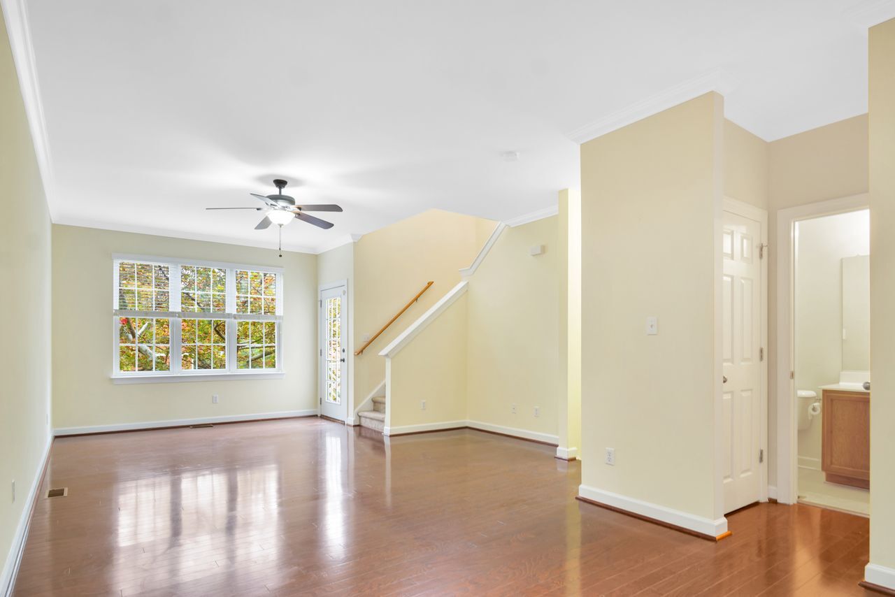 Living room - 5357 Discovery Park Blvd