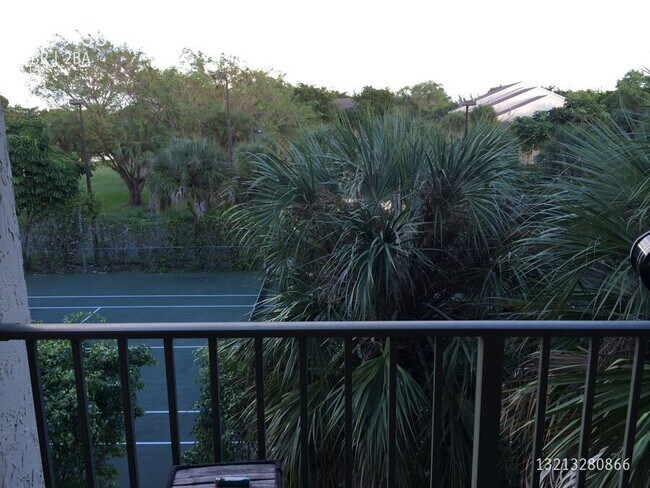 Building Photo - 9999 Summerbreeze Dr