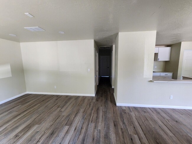 Building Photo - Beautiful Remodled, 4 Bedroom Home!