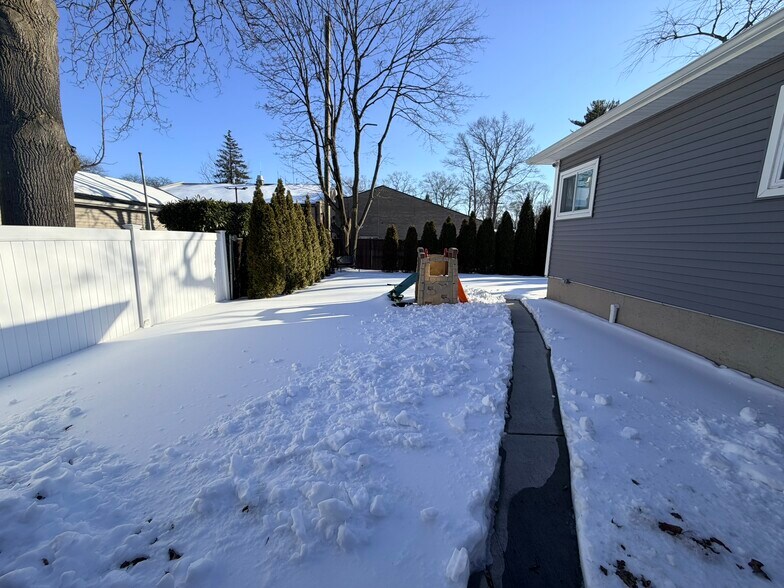 Building Photo - 2002 City Ave