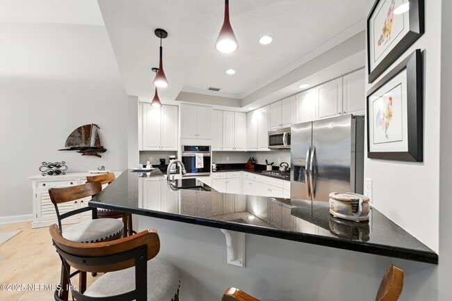 Building Photo - 330 N Shore Cir