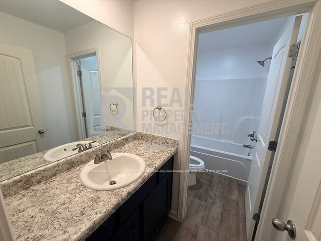 Building Photo - 187 Goodall Woods Dr