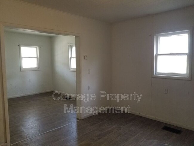 Building Photo - 109 Chestnut St