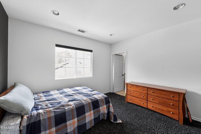 Building Photo - 9651 Sagebrush Ave