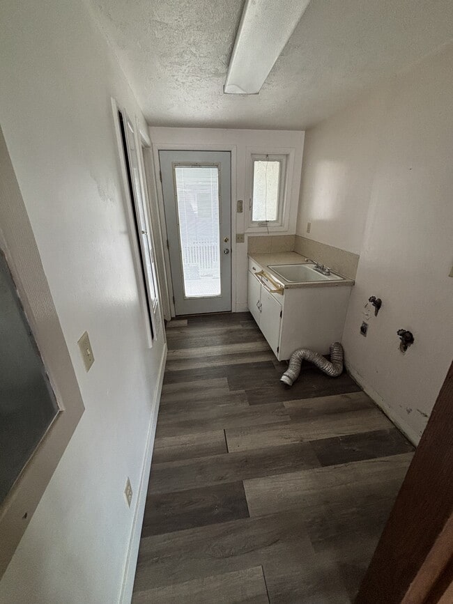 Building Photo - 187 E 5th St