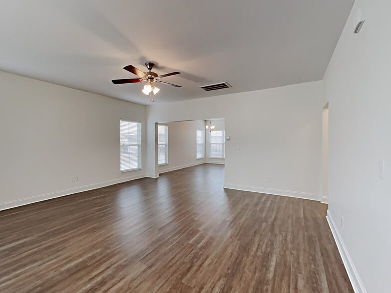 Building Photo - 5242 Tupelo St