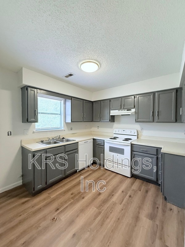 Building Photo - 612 Kendall Dr