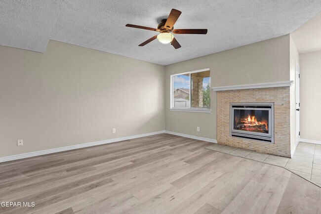 Building Photo - 13713 Paseo del Mar Dr
