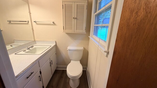Building Photo - Antioch House - 2 bedrooms , 1.5 bathroom