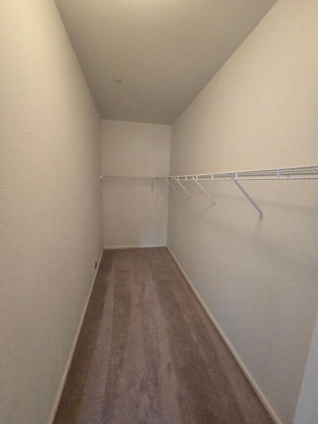 Building Photo - Beautiful 2 Bed, 2 bath condo