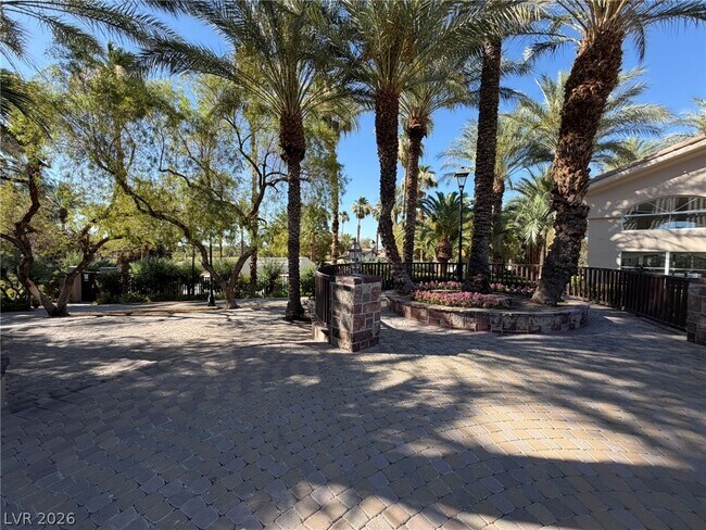 Building Photo - 2050 W Warm Springs Rd