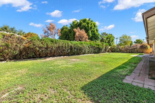Building Photo - 4938 E Earll Dr