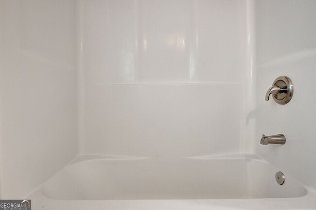 Building Photo - 183 Pine St NE