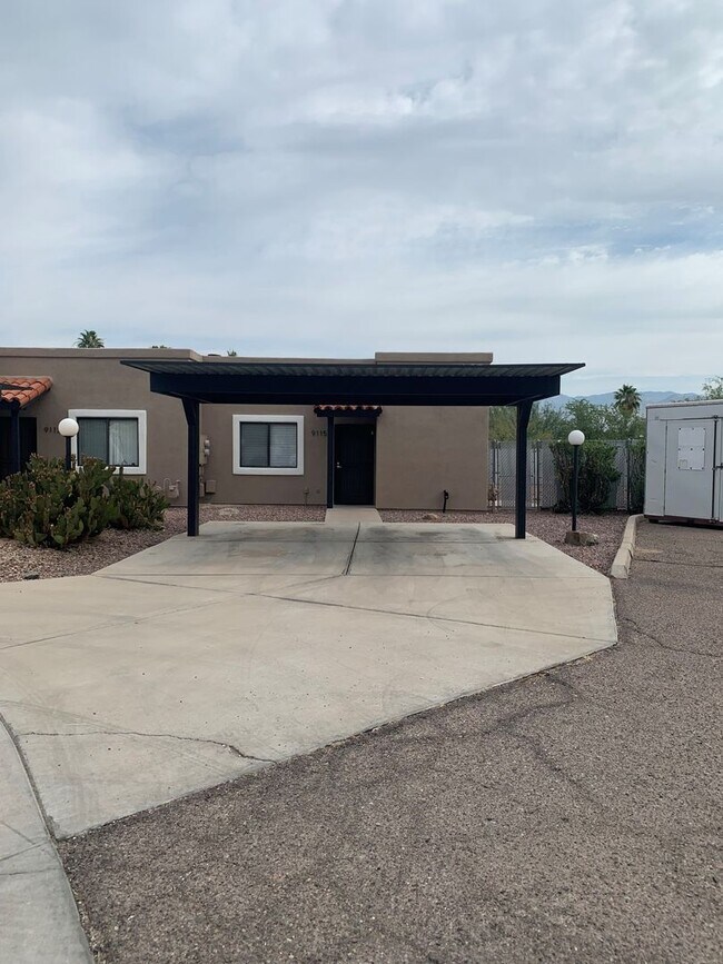 Building Photo - 9115 E Esperanza Dr