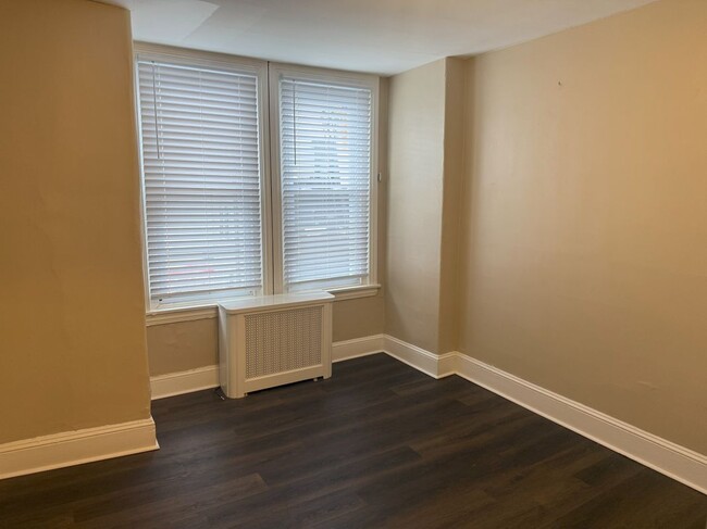 Building Photo - 1223 N 29th St
