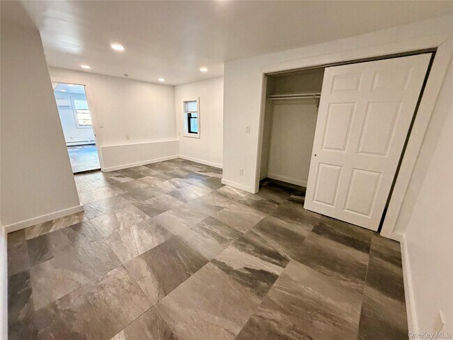 Building Photo - 116 E Main St