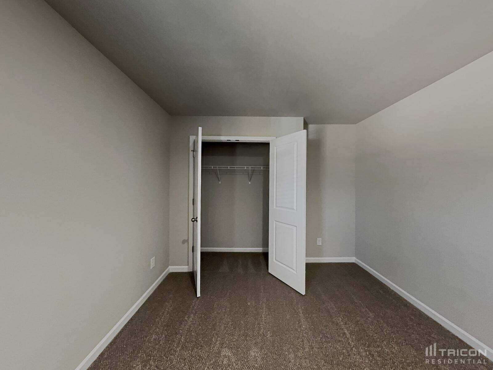 Building Photo - 233 Spring Knoll Dr