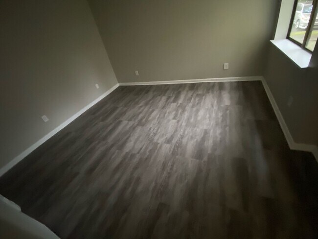 Building Photo - 611 Pine Ridge Pl